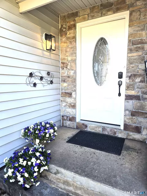 748 Maple St, Rocky Hill, CT 06067
