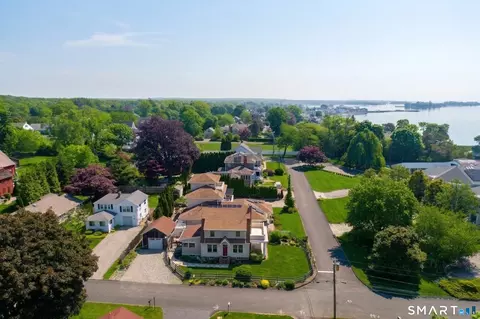 9 First Ave, Branford, CT 06405