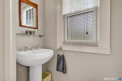 Bath - 44 Beverly Rd, Wethersfield, CT 06109 photo 1 of 2