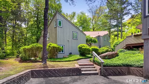 1 Talcott Gln #B, Farmington, CT 06032