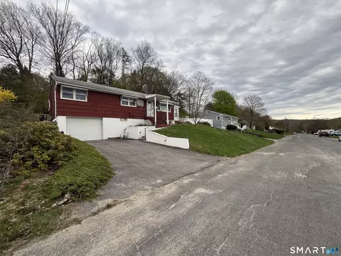 104 Maloney Ct, Winchester, CT 06098