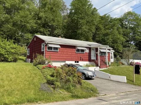 104 Maloney Ct, Winchester, CT 06098