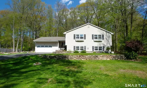 116 Carriage Dr, Avon, CT 06001
