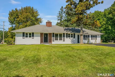 86 Pegasus Dr, Groton, CT 06340
