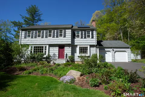 19 Lawton Dr, Simsbury, CT 06070