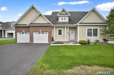 2 Christopher Ct, Ellington, CT 06029