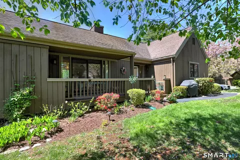 96 Seminole Ln #A, Stratford, CT 06614