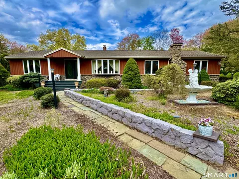 22 Larkspur Dr, Trumbull, CT 06611