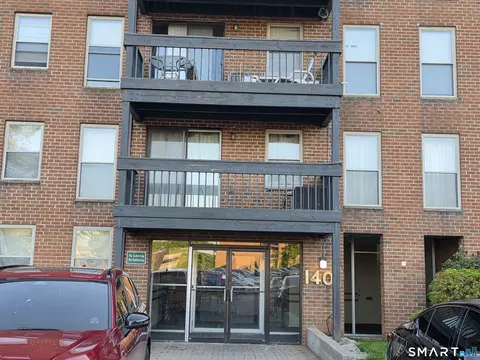140 Kane St #B9, West Hartford, CT 06119