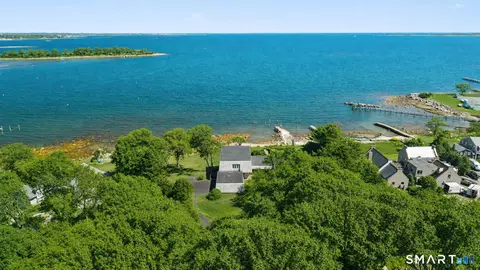 39 Chippechaug Trl, Stonington, CT 06378