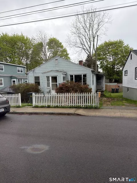 38 Robinson St, New London, CT 06320