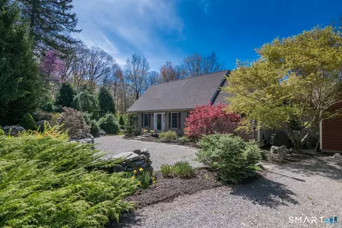 25 Spruce Dr, Litchfield, CT 06759