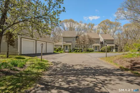 2 Laurel Dr, Old Lyme, CT 06371