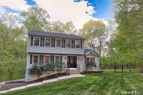 164 Kingswood Dr, Naugatuck, CT 06770