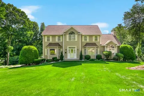 51 Brookfield Rd, Seymour, CT 06483