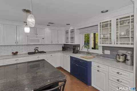 Kitchen - 10 Cliffmount Dr, Bloomfield, CT 06002 photo 5 of 5