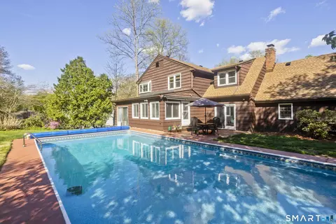 Exterior - 10 Cliffmount Dr, Bloomfield, CT 06002 photo 3 of 6