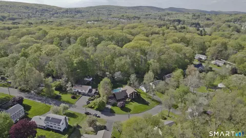 View/Area - 10 Cliffmount Dr, Bloomfield, CT 06002 photo 3 of 4