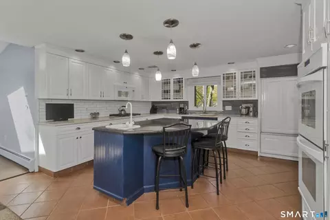 Kitchen - 10 Cliffmount Dr, Bloomfield, CT 06002 photo 2 of 5