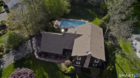 View/Area - 10 Cliffmount Dr, Bloomfield, CT 06002 photo 2 of 4