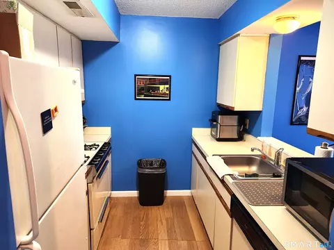 Kitchen - 1690 Dixwell Ave #5, Hamden, CT 06514 photo 1 of 1