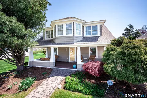 21 Chapel Dr, Branford, CT 06405