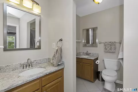 Bath - 8 Dibble Hollow Ln #8, Windsor Locks, CT 06096 photo 2 of 5