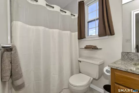 Bath - 8 Dibble Hollow Ln #8, Windsor Locks, CT 06096 photo 4 of 5