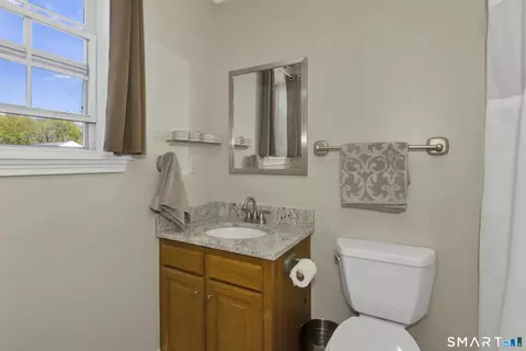 Bath - 8 Dibble Hollow Ln #8, Windsor Locks, CT 06096 photo 3 of 5