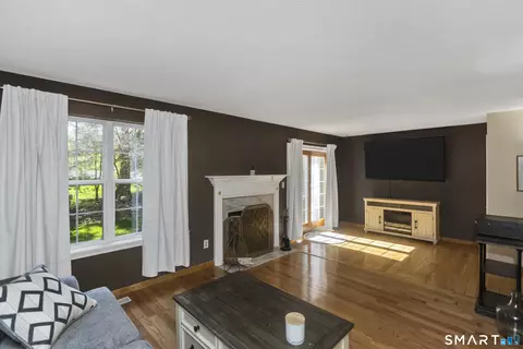 Living - 8 Dibble Hollow Ln #8, Windsor Locks, CT 06096 photo 1 of 1