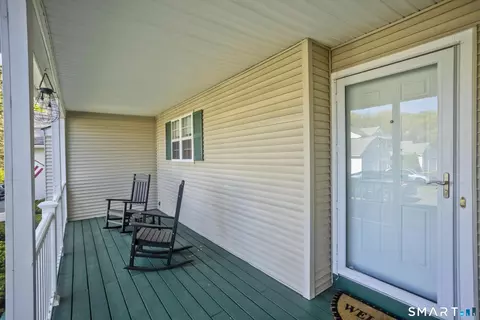 Exterior - 8 Dibble Hollow Ln #8, Windsor Locks, CT 06096 photo 2 of 5