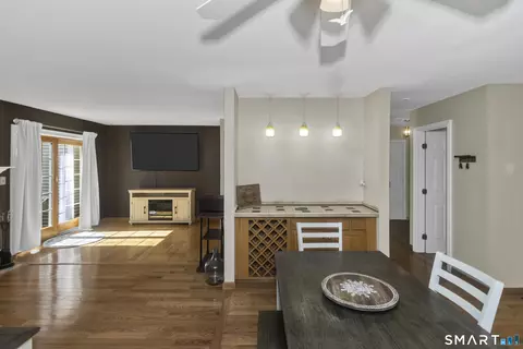 Dining - 8 Dibble Hollow Ln #8, Windsor Locks, CT 06096 photo 1 of 3