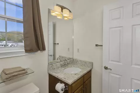 Bath - 8 Dibble Hollow Ln #8, Windsor Locks, CT 06096 photo 5 of 5