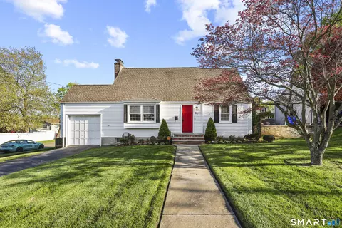 51 Oakdale St, Wethersfield, CT 06109