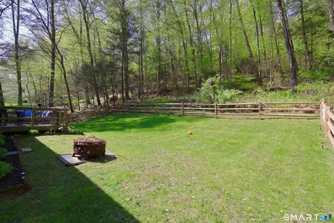Exterior - 6 Hillside Ct, Brookfield, CT 06804 photo 5 of 8