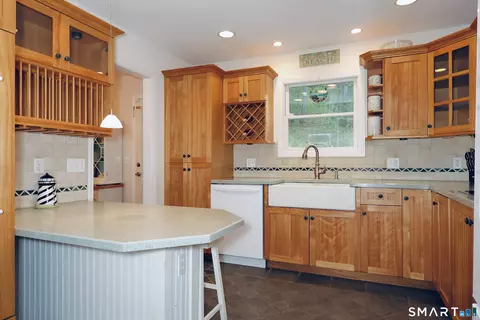 Kitchen - 6 Hillside Ct, Brookfield, CT 06804 photo 3 of 3