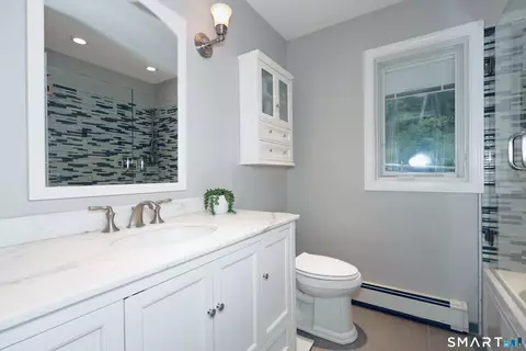 Bath - 6 Hillside Ct, Brookfield, CT 06804 photo 1 of 3