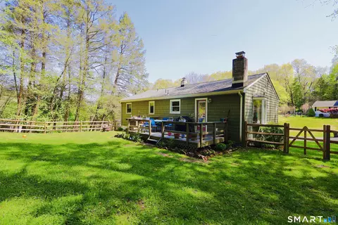 Exterior - 6 Hillside Ct, Brookfield, CT 06804 photo 3 of 8