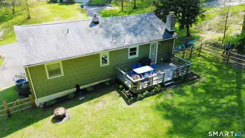 Exterior - 6 Hillside Ct, Brookfield, CT 06804 photo 6 of 8