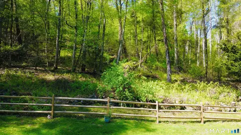 Exterior - 6 Hillside Ct, Brookfield, CT 06804 photo 7 of 8