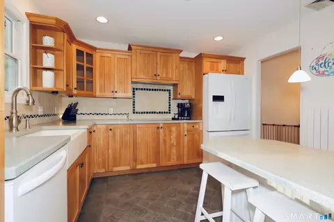 Kitchen - 6 Hillside Ct, Brookfield, CT 06804 photo 1 of 3