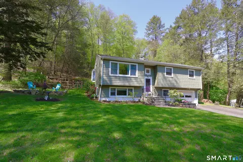 Exterior - 6 Hillside Ct, Brookfield, CT 06804 photo 2 of 8