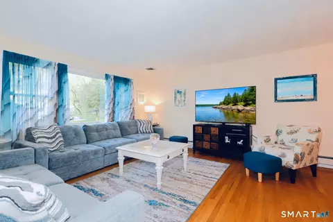 Living - 6 Hillside Ct, Brookfield, CT 06804 photo 2 of 4