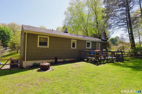 Exterior - 6 Hillside Ct, Brookfield, CT 06804 photo 4 of 8