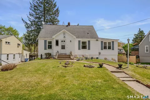 59 Flyers Dr, Norwich, CT 06360