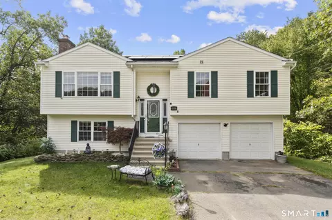 81 Hidden Pond Rd, Waterbury, CT 06704