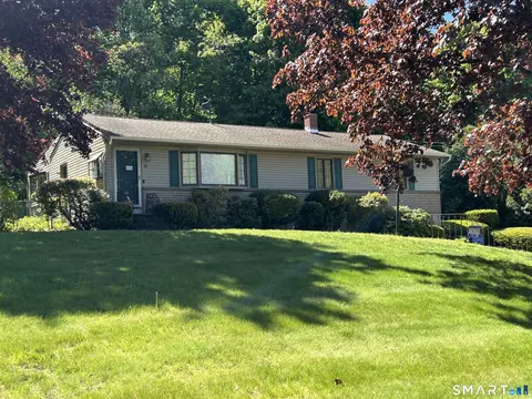 28 Goebel Rd, Hamden, CT 06514