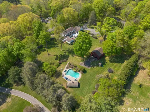 40 Hill Brook Ln, Fairfield, CT 06824