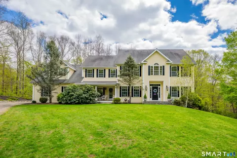 8 Curtiss Mdws, Woodbury, CT 06798