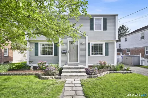 61 Cedar St, Newington, CT 06111